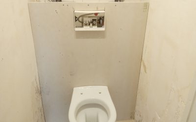 Installation d’un WC suspendu par un bon plombier à Nîmes